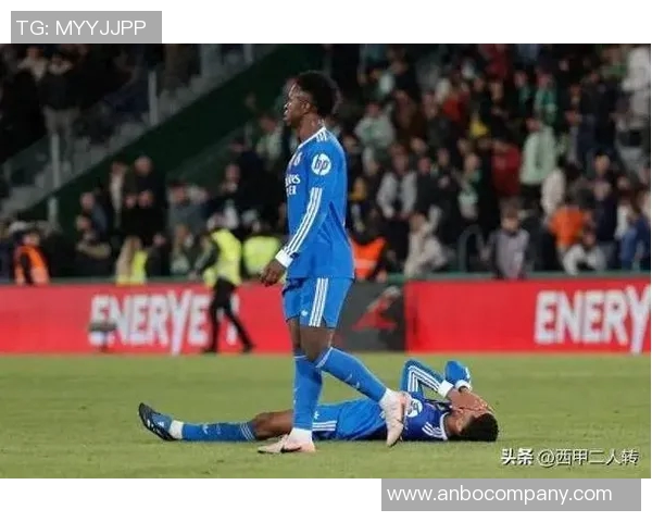 皇马更衣室团结一心共同抵御外界干扰与压力 皇马更衣室团结一心共同抵御外界干扰与压力