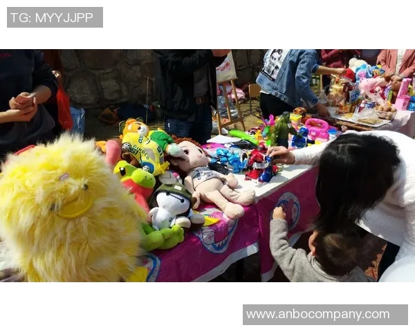 佩顿二世携手公益快闪活动免费发放食品杂货传递爱心温暖 佩顿二世携手公益快闪活动免费发放食品杂货传递爱心温暖