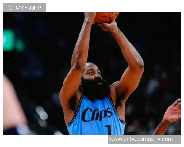 快船半场小幅领先灰熊哈登小卡联手发力助队取胜