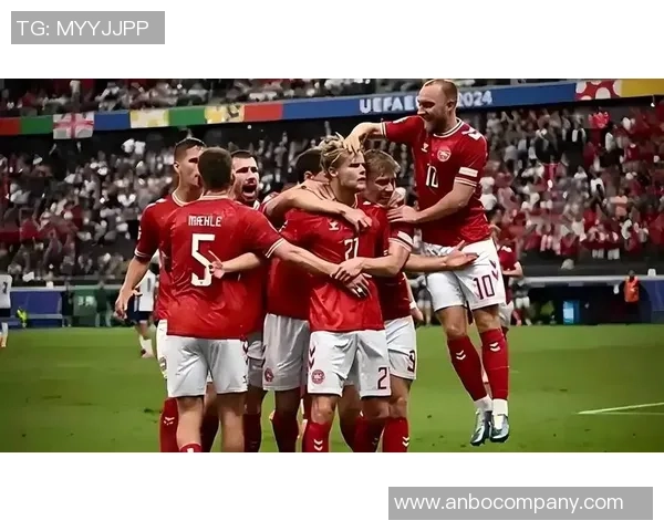 2025年丹麦足球先生候选人揭晓弗罗霍尔特尤尔曼霍伊别尔三人争夺荣耀